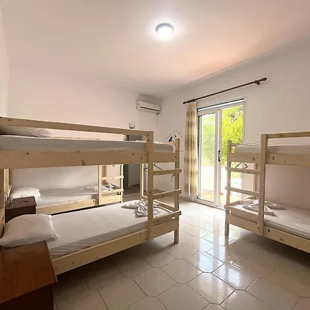 Old بيت شباب فلورا